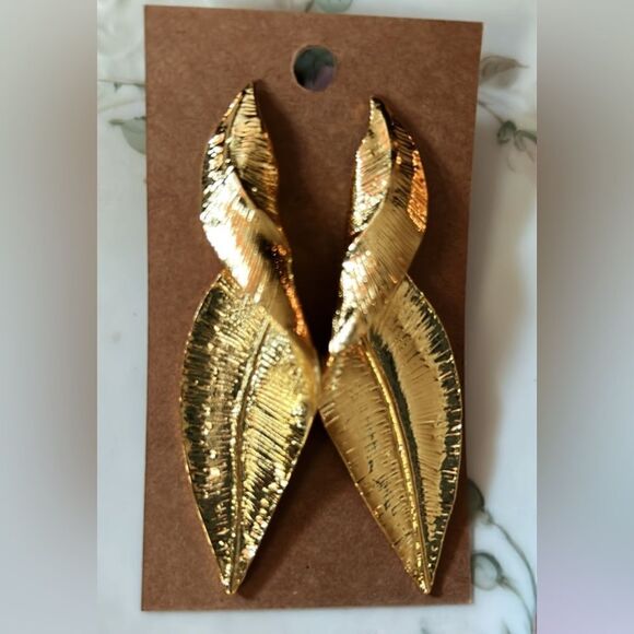 Gold leaf stud earrings A67 - Picture 5 of 6